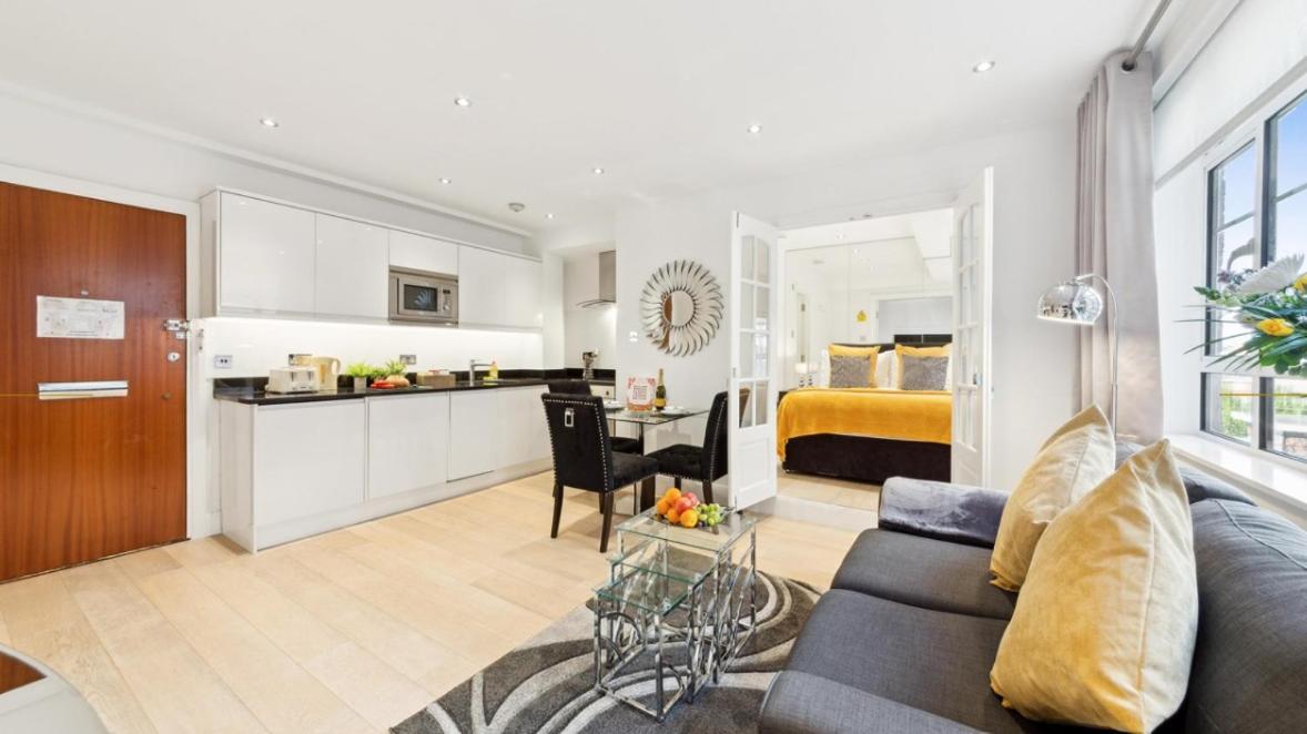 Nell Gwynn Chelsea 4*